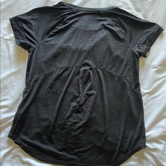 Like new Reebok top - Picture 2 of 3